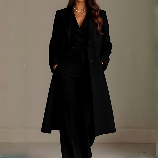 Abgestimmter Mavi-Mantel + kompletter Maßanzug.